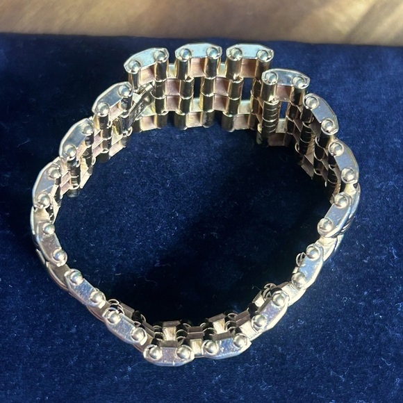 Kreisler Gold Wide Interlocking Link Ribbed Bracelet - Picture 8 of 8